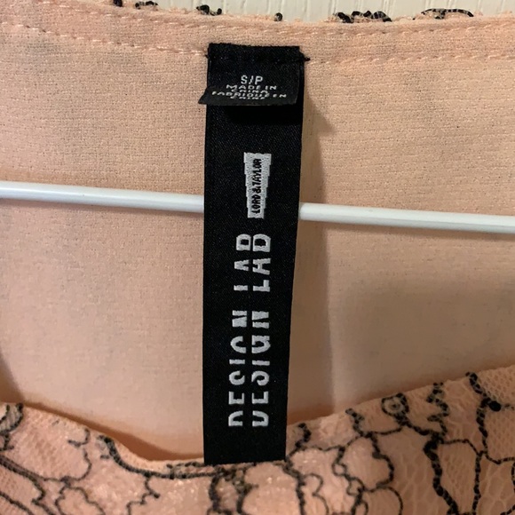 Pink floral peplum top! Size small. - Picture 3 of 4